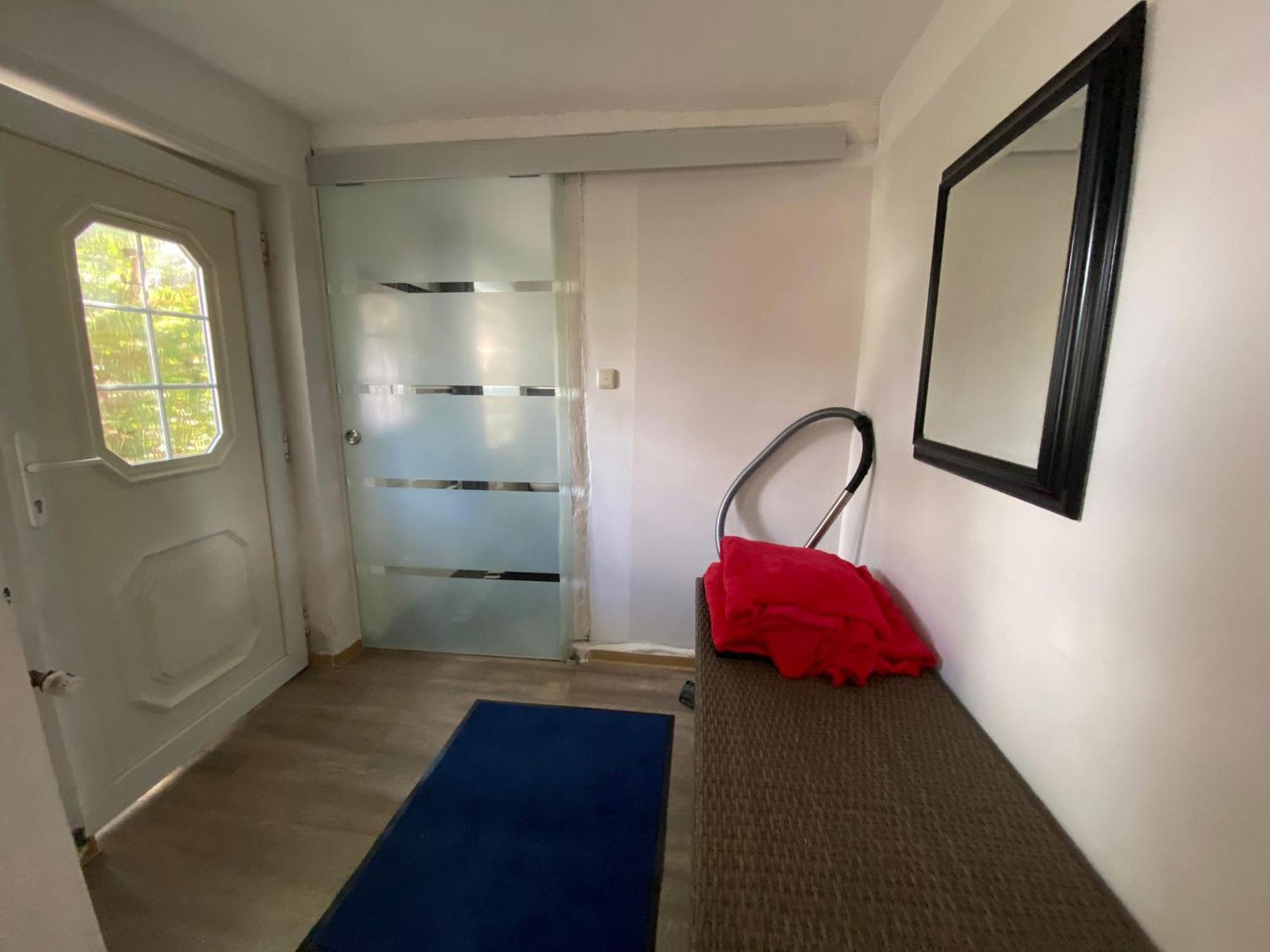 Ferienwohnung Mit Separatem Eingang Und Parkplatz, Ideal Fuer Handwerker Und Geschaeftsreisende Дорф-Мекленбург Экстерьер фото