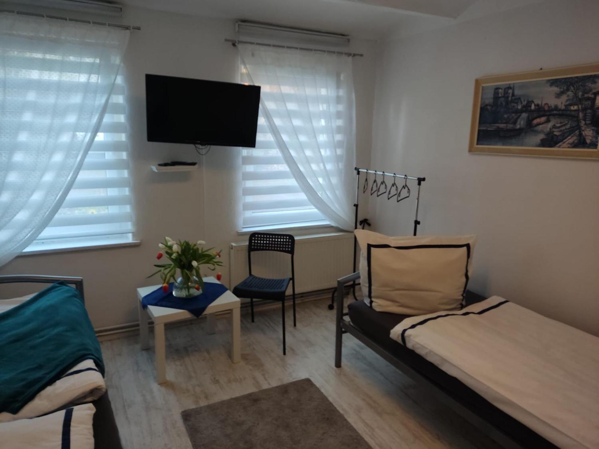 Ferienwohnung Mit Separatem Eingang Und Parkplatz, Ideal Fuer Handwerker Und Geschaeftsreisende Дорф-Мекленбург Экстерьер фото